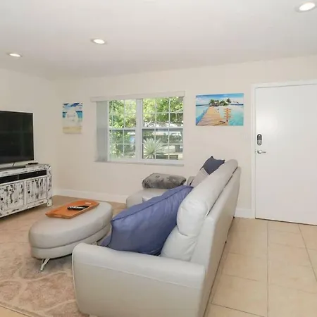 Lovely Cottage - Close To Siesta, Shops & Dining Sarasota Exterior photo
