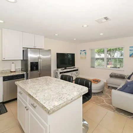 Lovely Cottage - Close To Siesta, Shops & Dining Sarasota Exterior photo