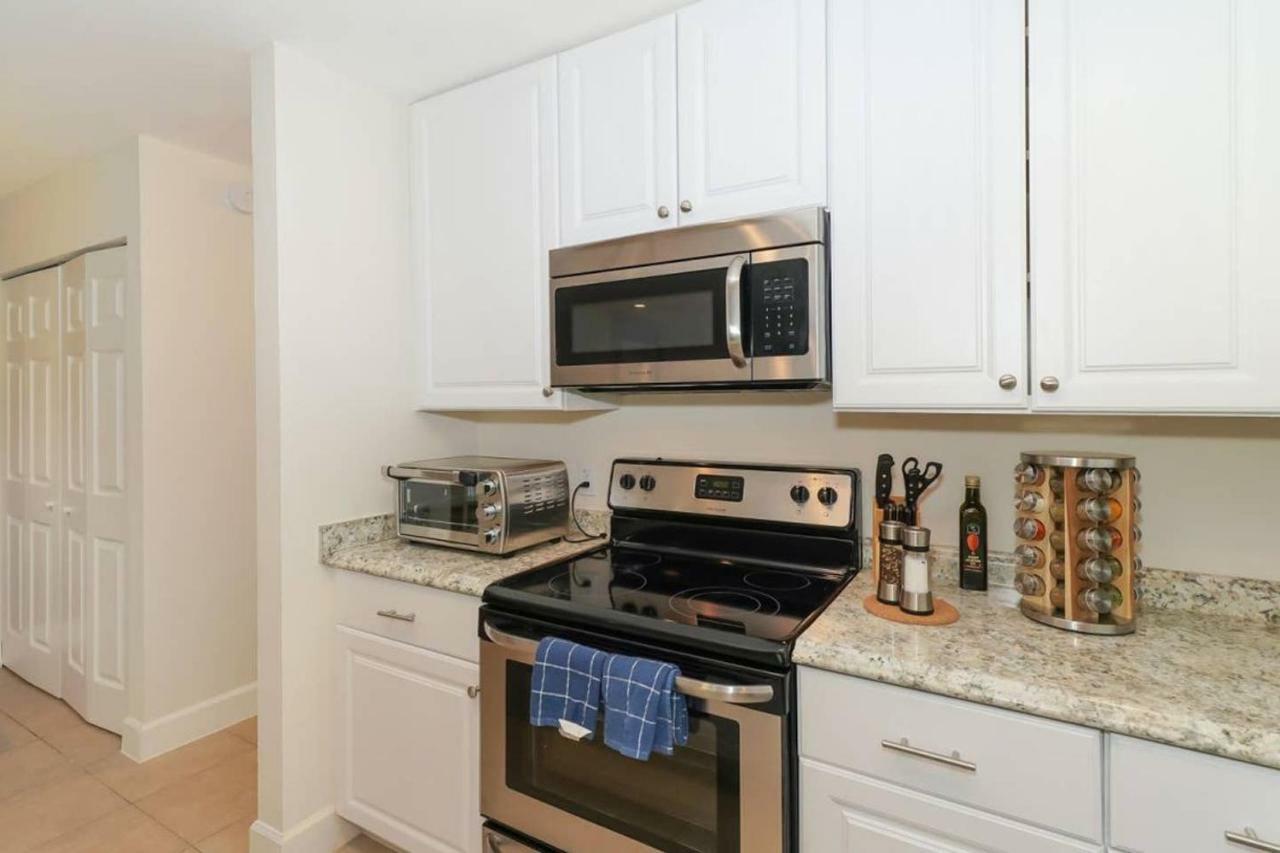 Lovely - Close To Siesta, Shops & Dining