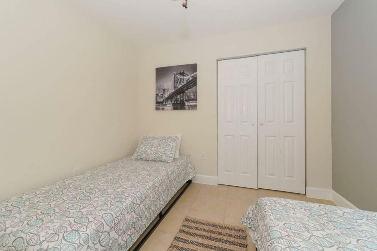 Lovely - Close To Siesta, Shops & Dining Ferienhaus